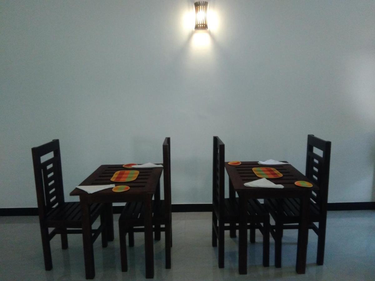 Queens Airport Residence Negombo Buitenkant foto