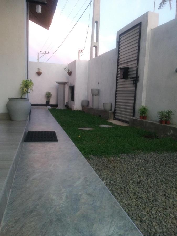 Queens Airport Residence Negombo Buitenkant foto